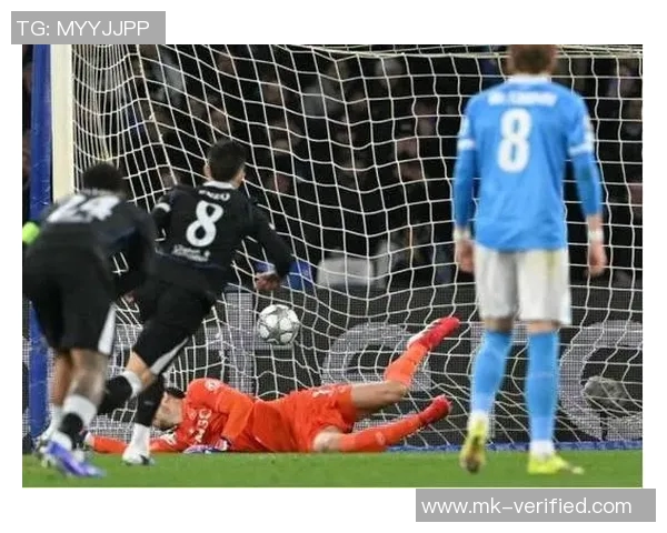 英超激战:那不勒斯逆转皇马6比2争议判罚引发全场热议